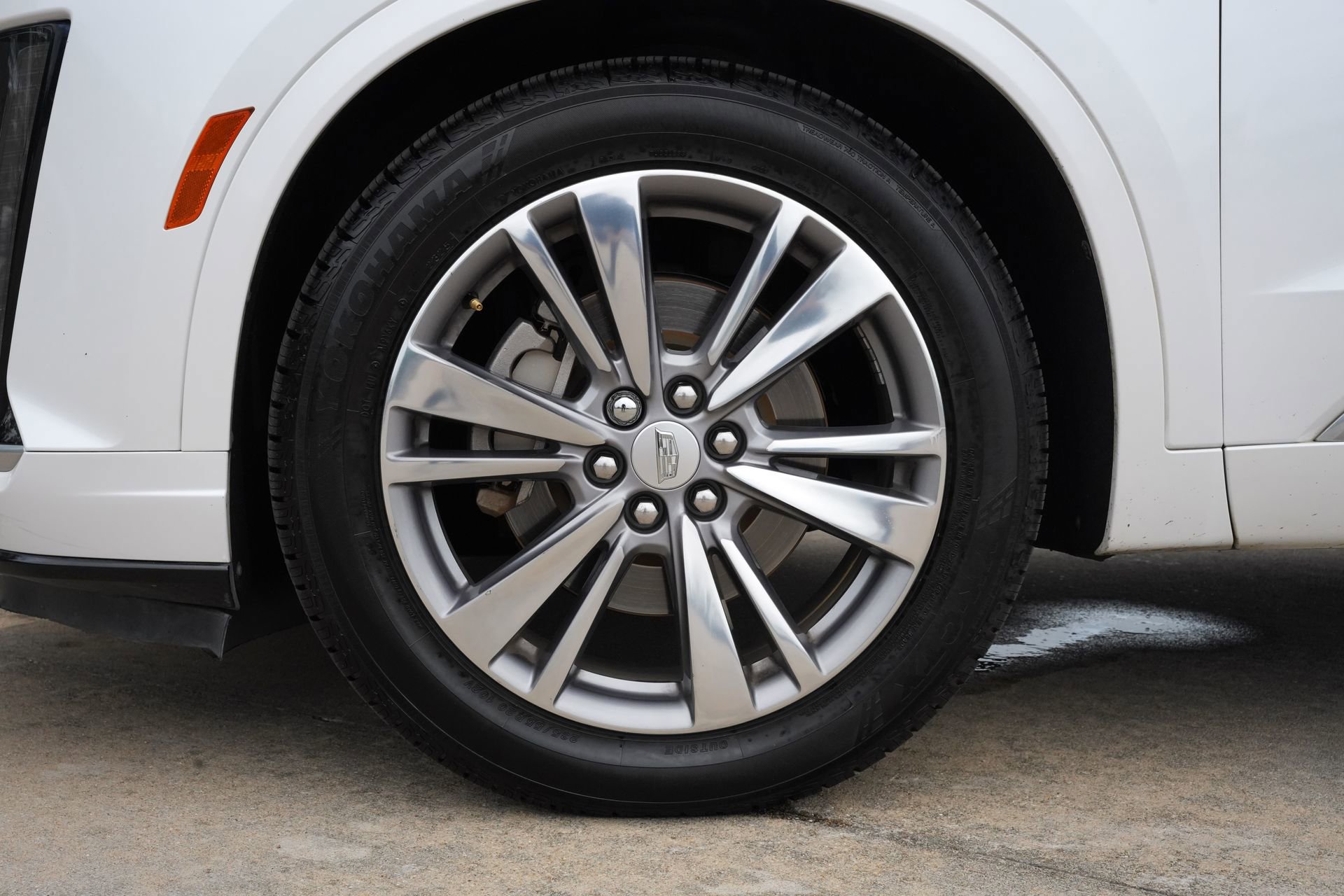 Used 2020 Cadillac XT6 Premium Luxury FWD image 30