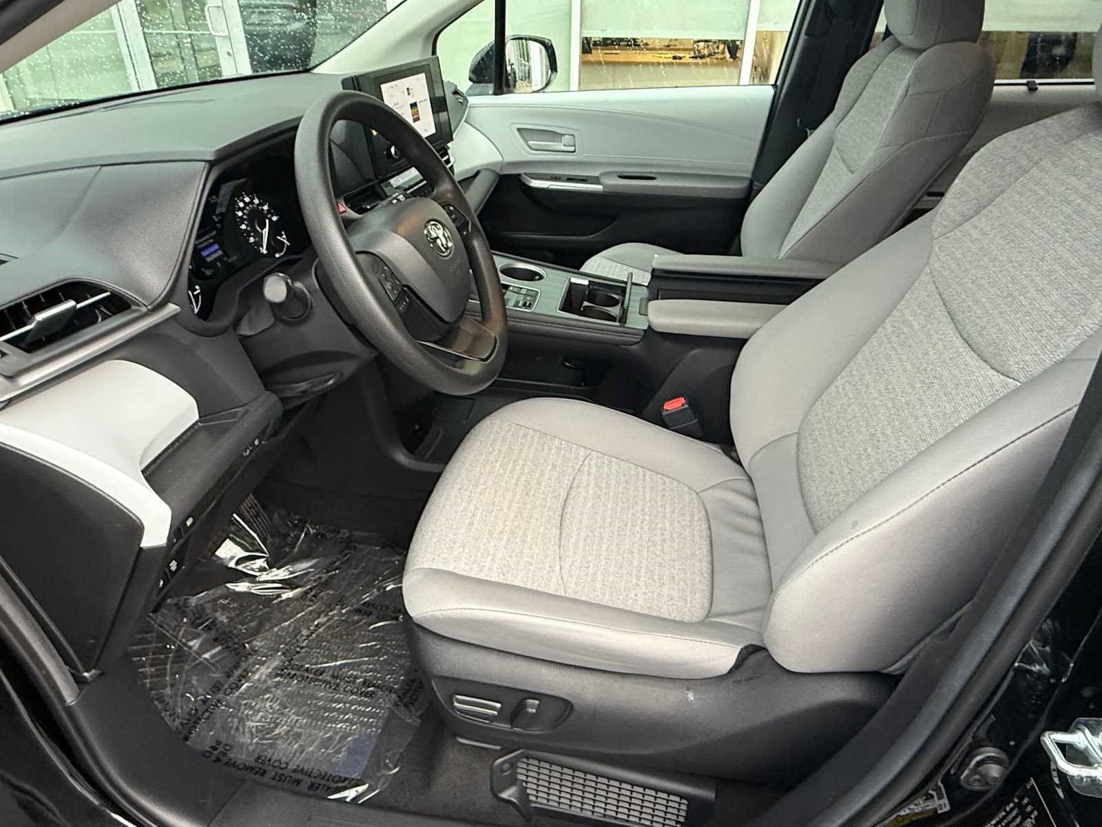 Certified 2026 Toyota Sienna LE AWD/4WD image 10