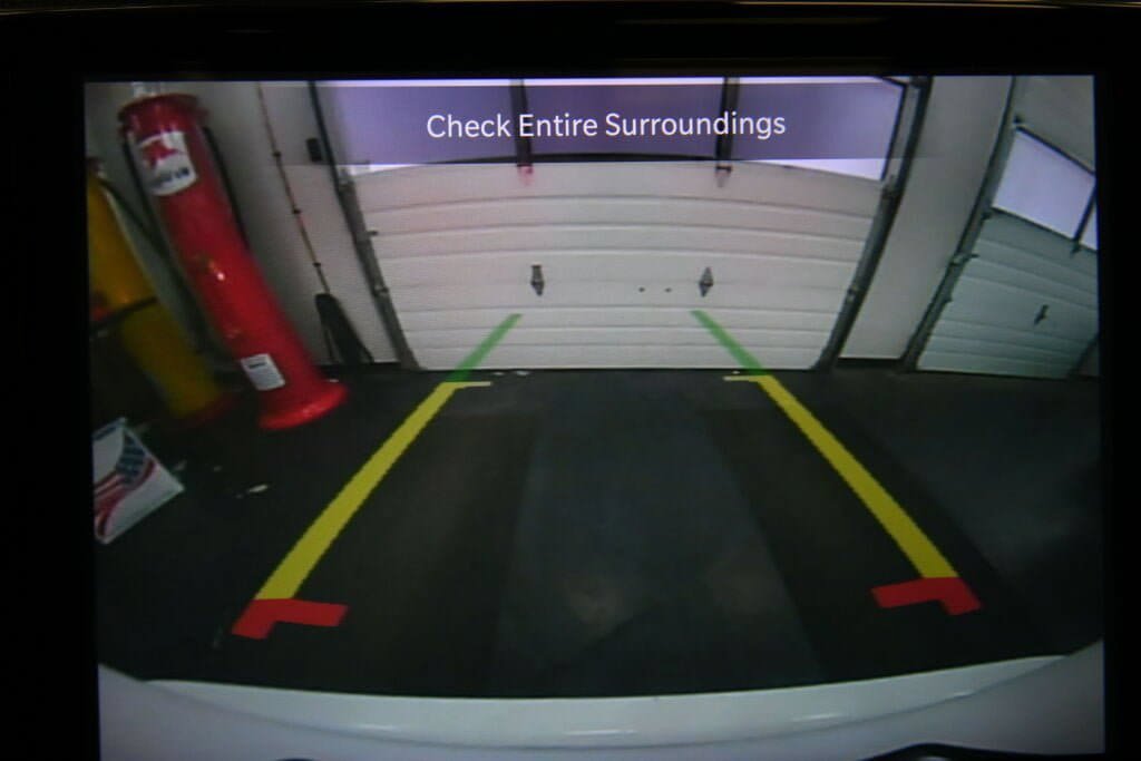 Used 2025 Chrysler Pacifica Limited FWD image 18
