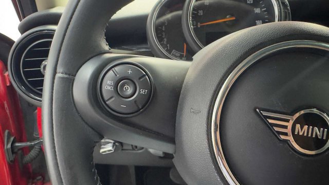 Used 2019 MINI Cooper 4-Door Hardtop w/ Signature Upholstery Package FWD image 28