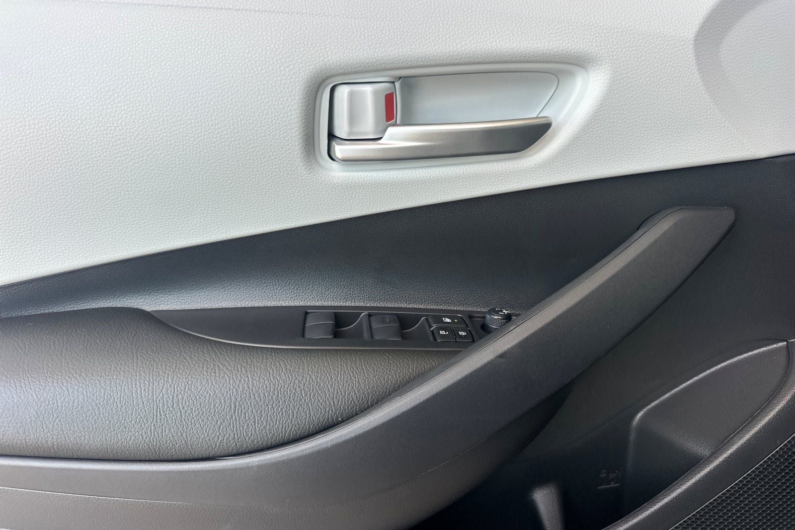 New 2026 Toyota Corolla SE w/ SE Premium Package FWD image 12