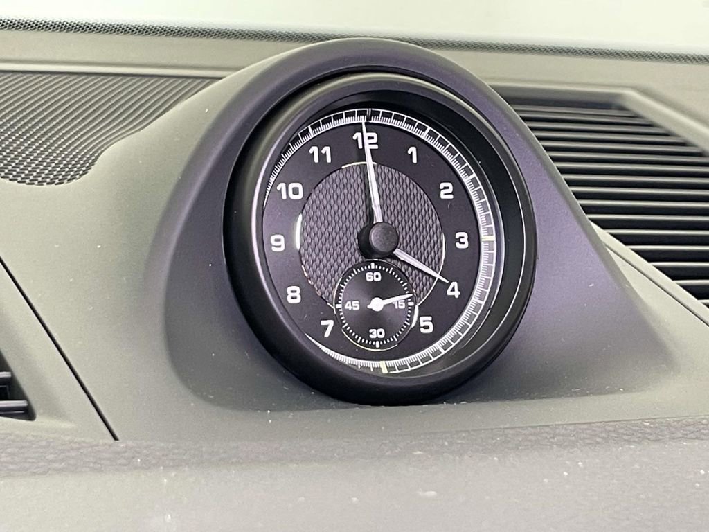 New 2025 Porsche Macan Base image 28