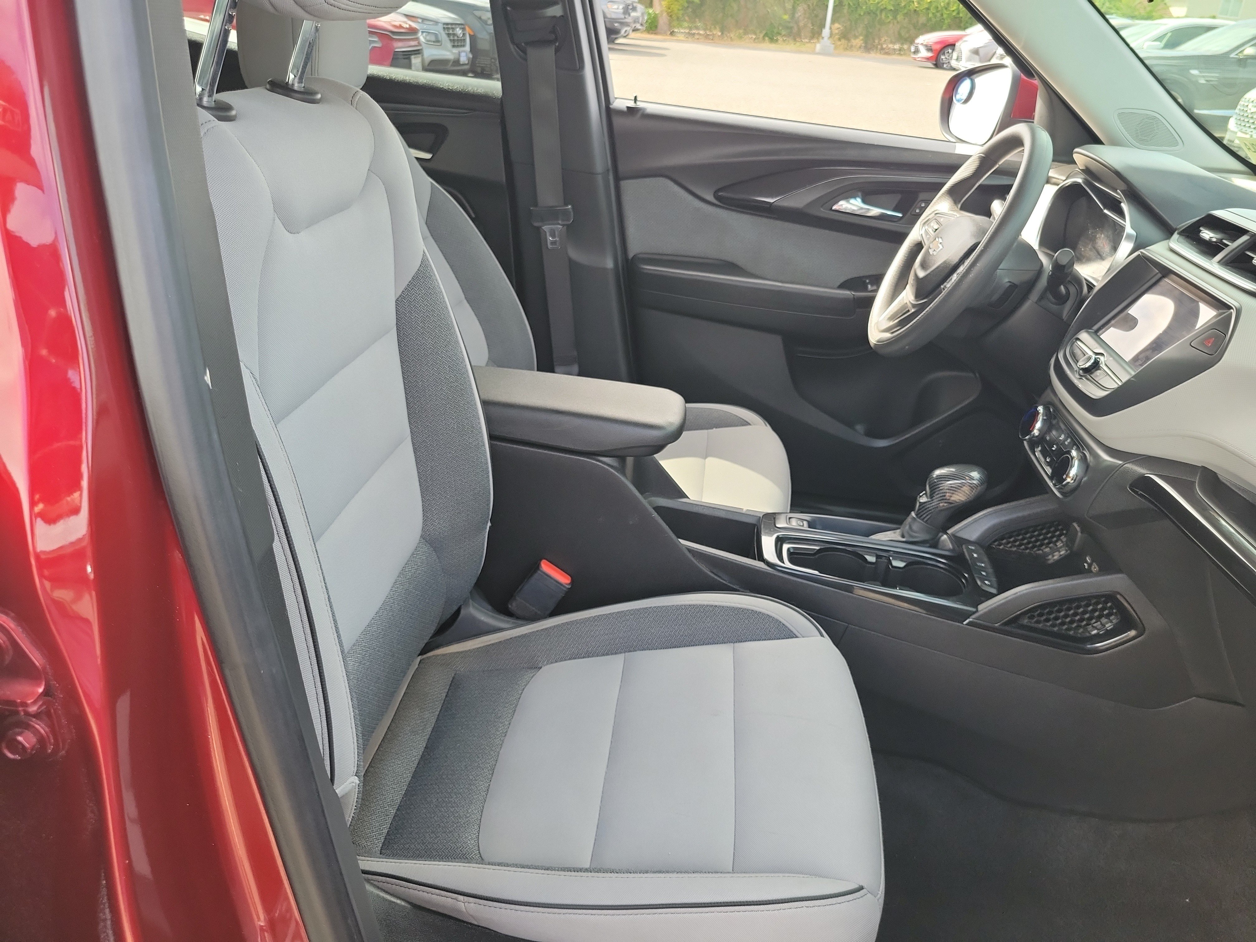 Used 2022 Chevrolet TrailBlazer LT FWD image 19