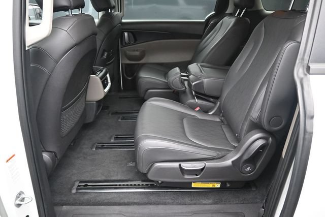 Used 2026 Kia Carnival FWD image 14