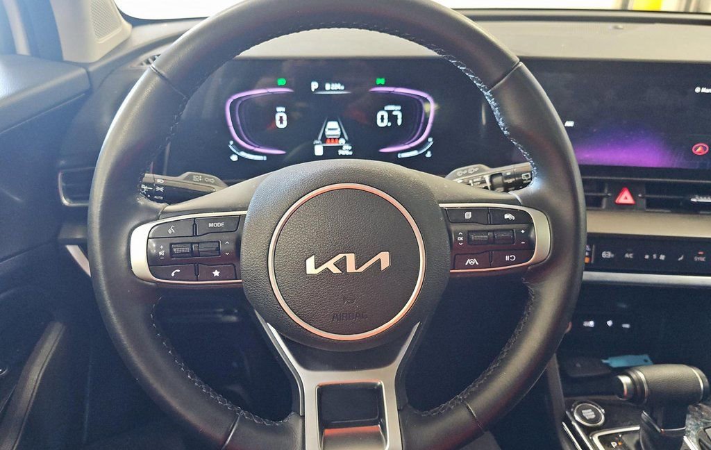 Used 2025 Kia Sportage EX w/ Premium Package image 4