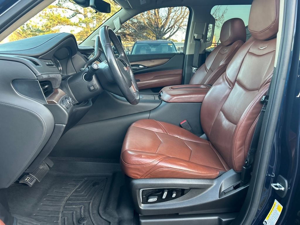 Used 2020 Cadillac Escalade Luxury image 12
