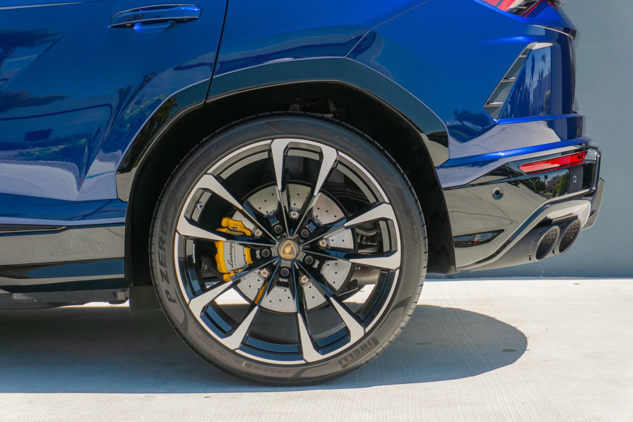 Used 2021 Lamborghini Urus AWD/4WD image 21