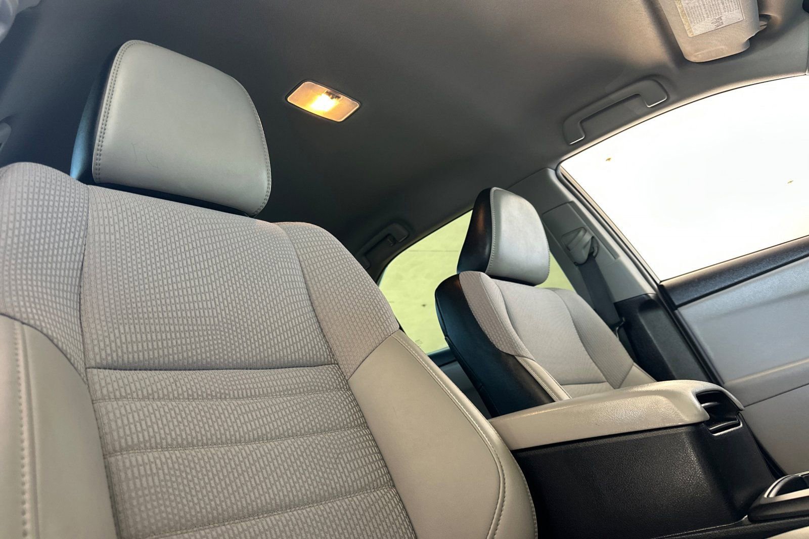 Used 2016 Toyota Camry SE image 13