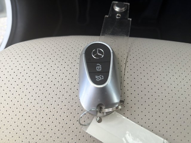 Used 2024 Mercedes-Benz GLC 300 4MATIC image 31