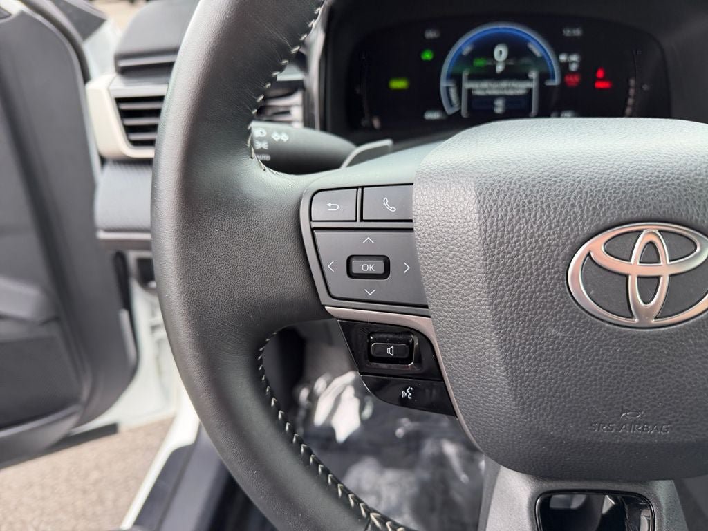 Used 2025 Toyota Camry SE FWD image 15
