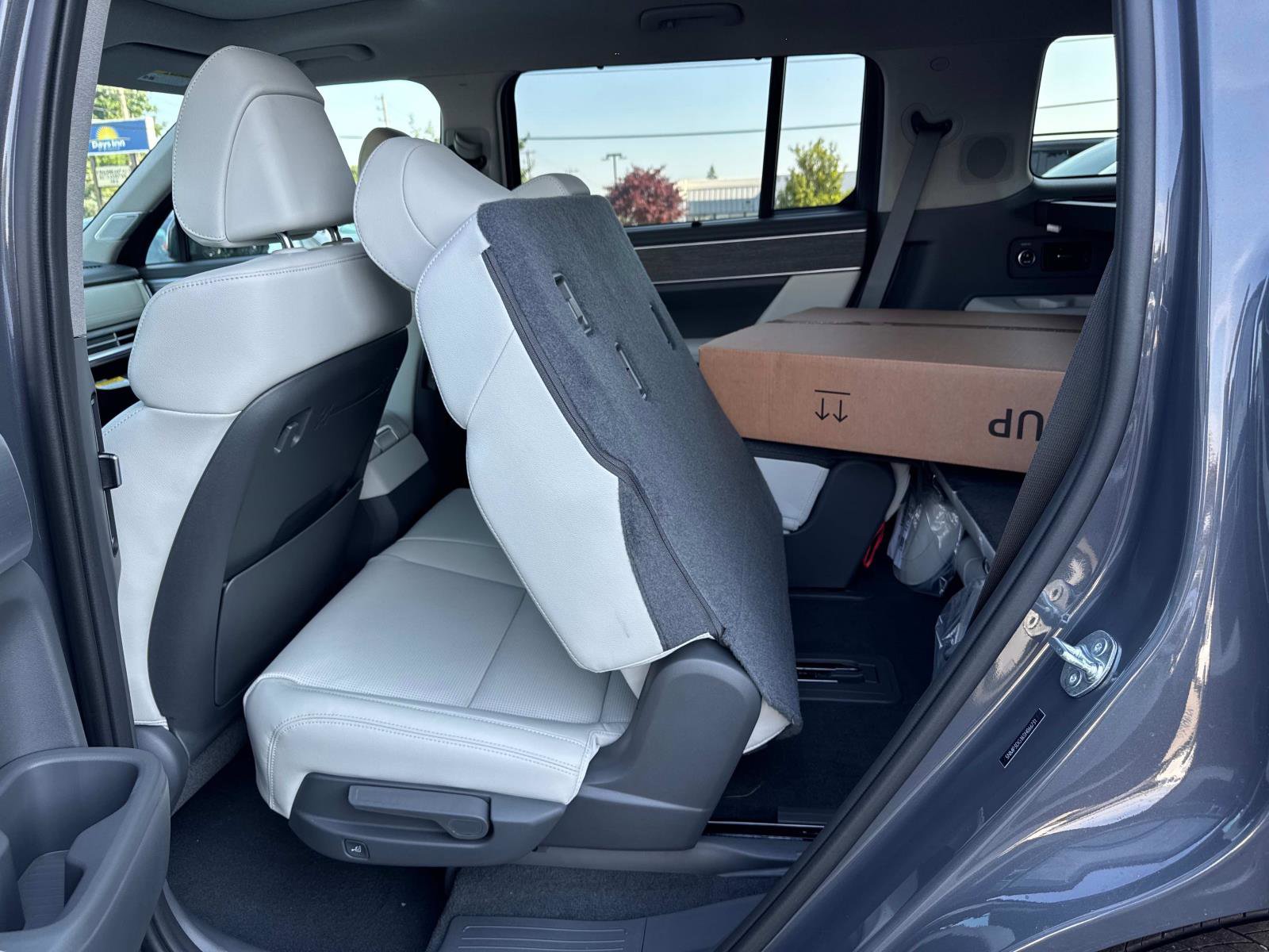 Used 2025 Hyundai Santa Fe Limited image 4