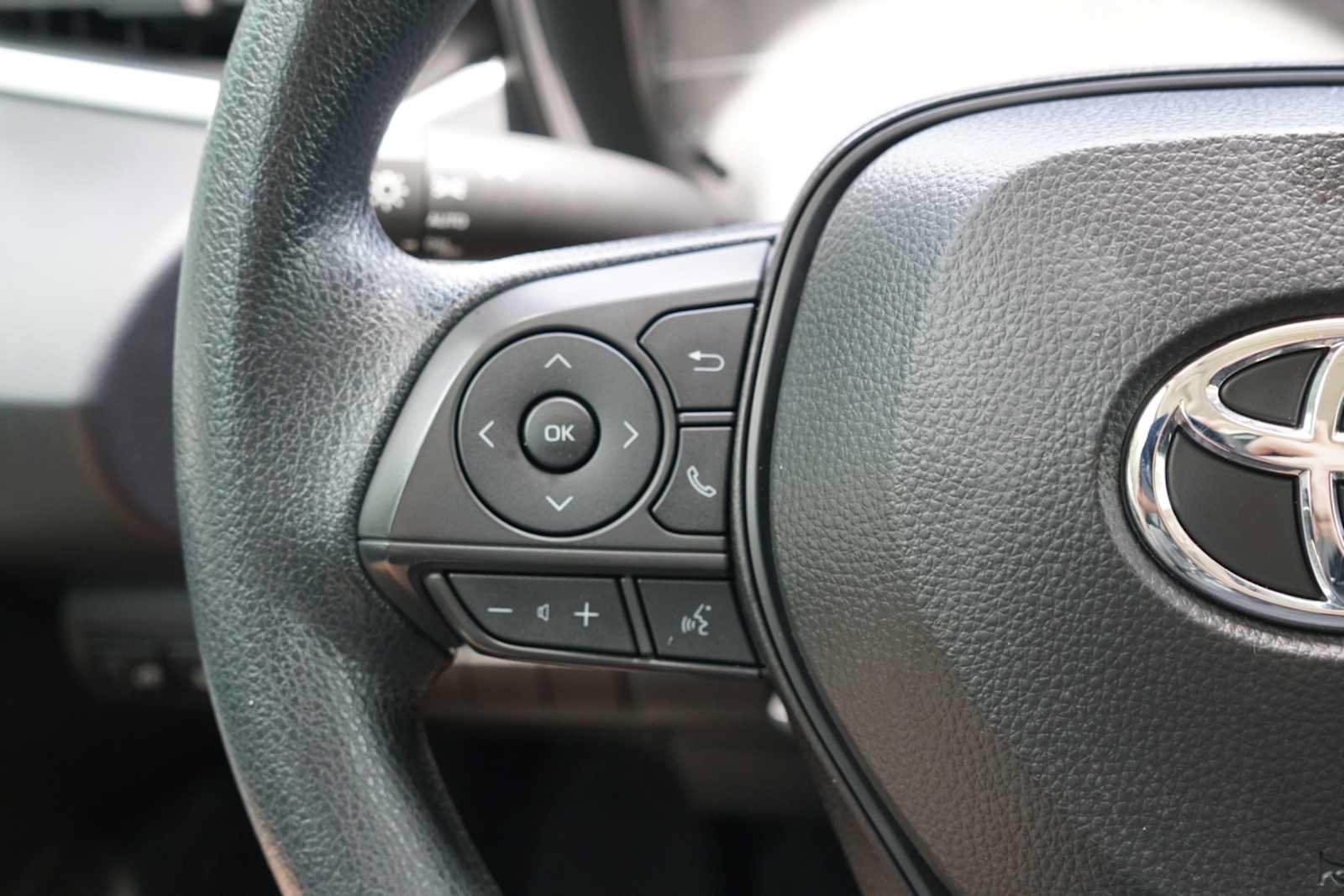 Used 2025 Toyota Corolla LE FWD image 13