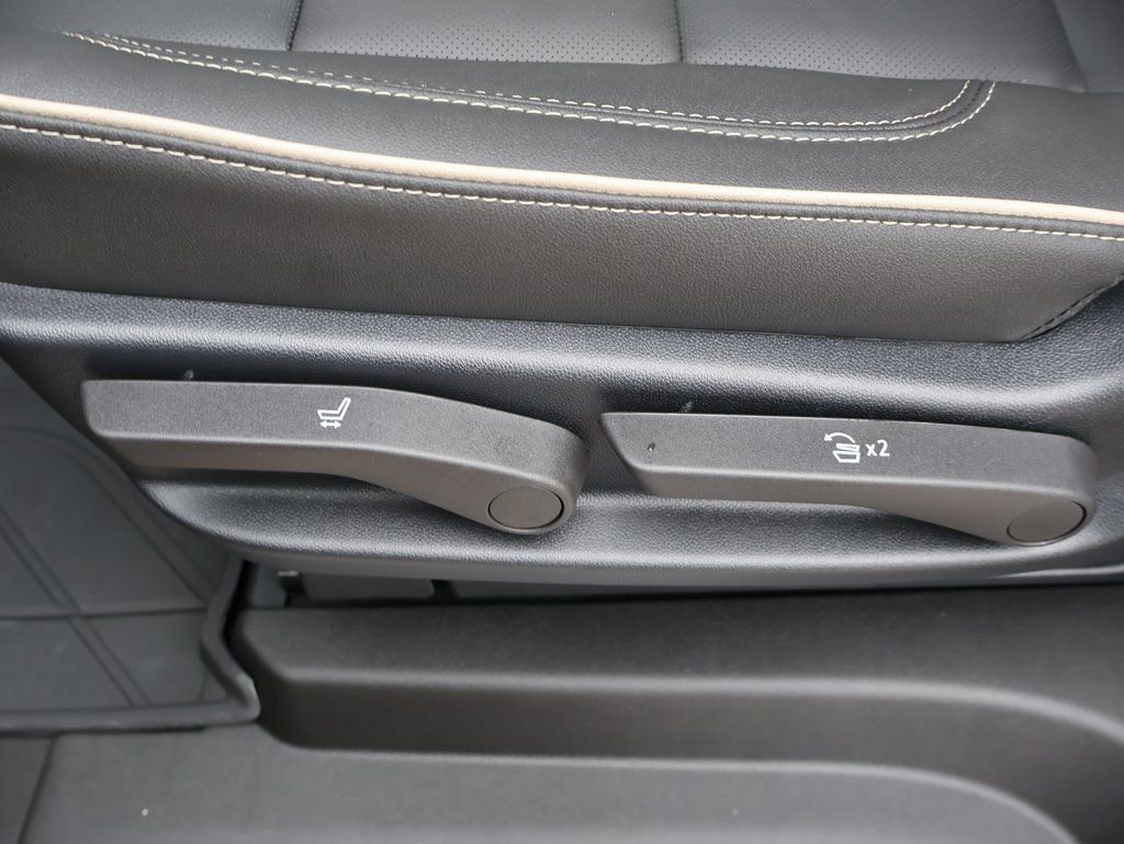 New 2025 Chevrolet Suburban Premier w/ Sun And Tow Package image 29