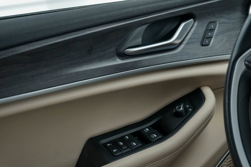 Used 2022 Jeep Grand Cherokee Limited AWD/4WD image 26