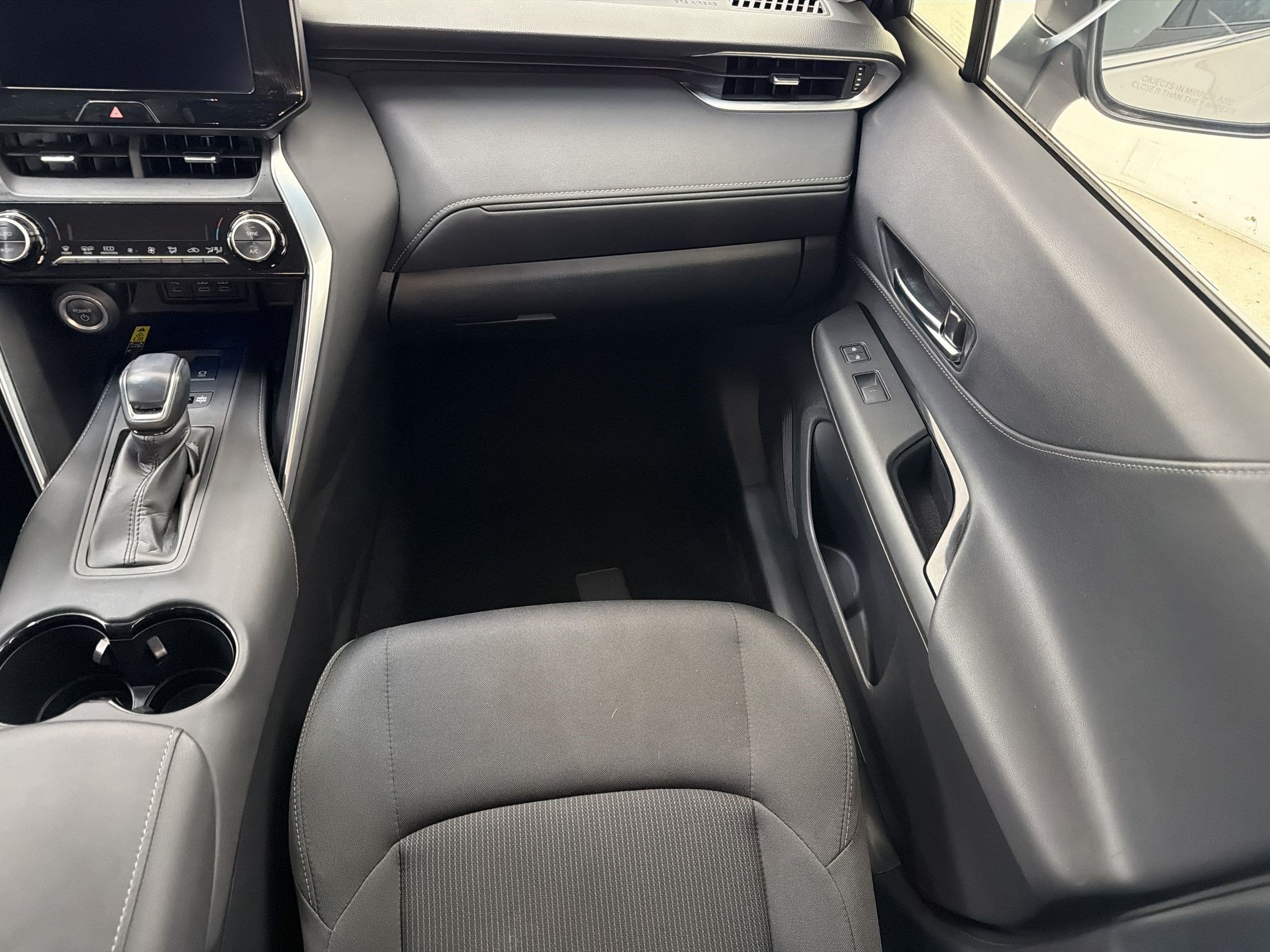 Used 2023 Toyota Venza LE AWD/4WD image 28