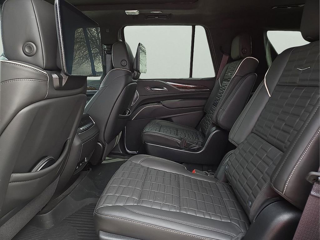 Used 2024 Cadillac Escalade Sport Platinum w/ LPO, ONYX Package image 11