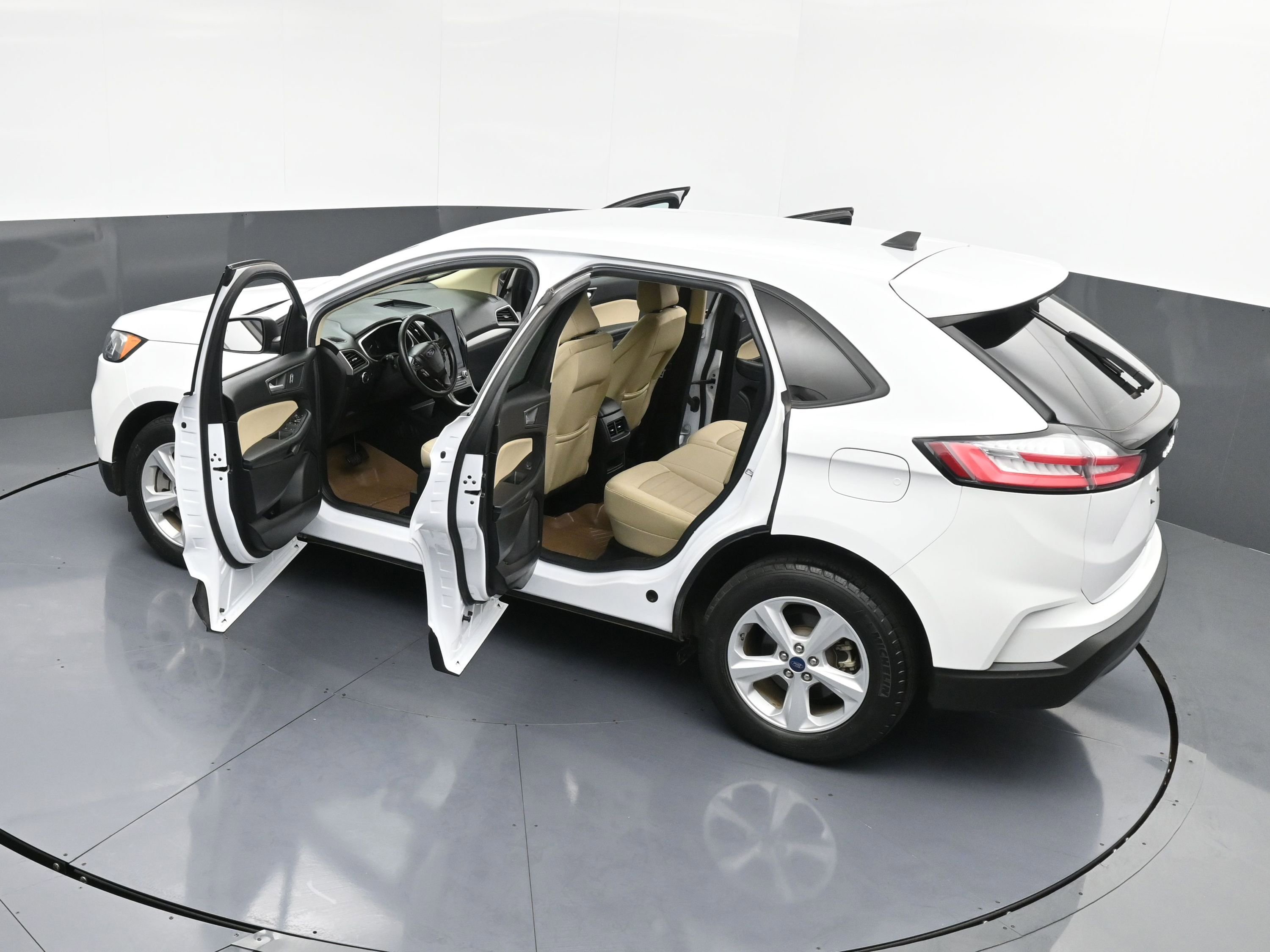 Used 2021 Ford Edge SE image 42