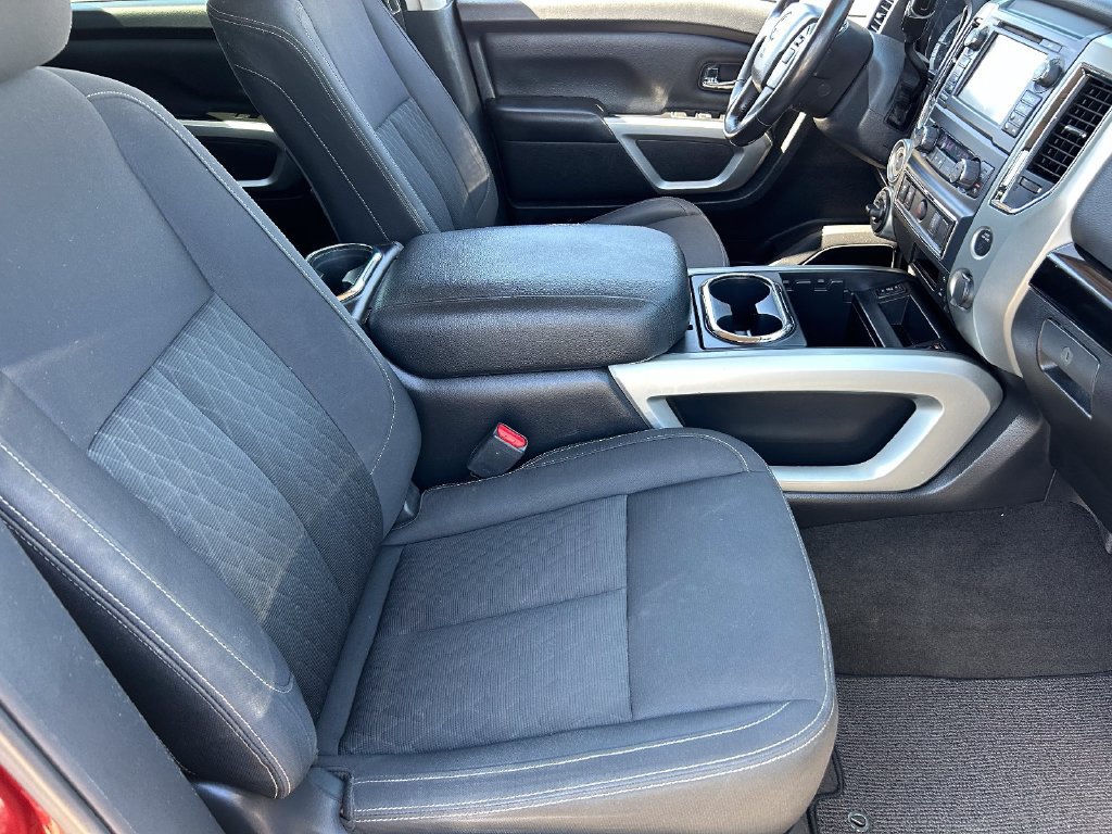 Used 2018 Nissan Titan SV w/ SV Convenience Package AWD/4WD image 11