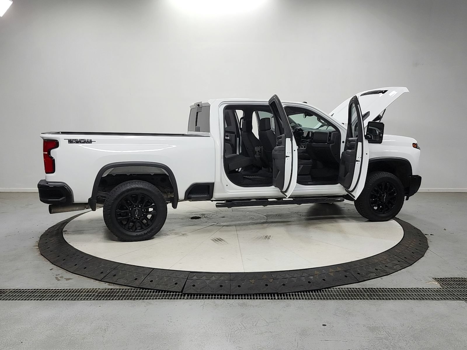 Used 2025 Chevrolet Silverado 2500 LT w/ Trail Boss Package AWD/4WD image 17