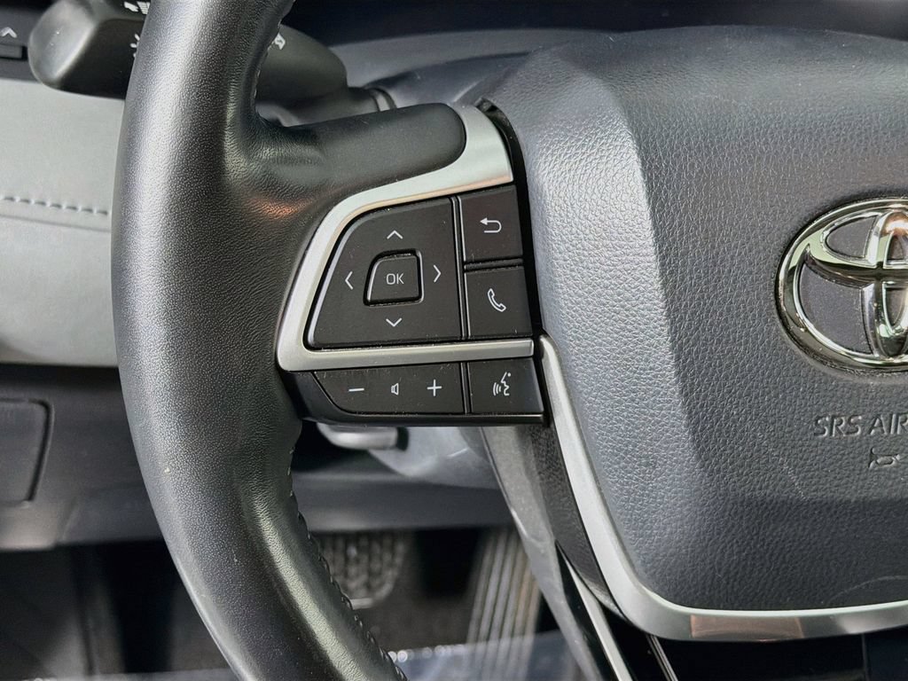 Used 2023 Toyota Highlander Limited AWD/4WD image 10