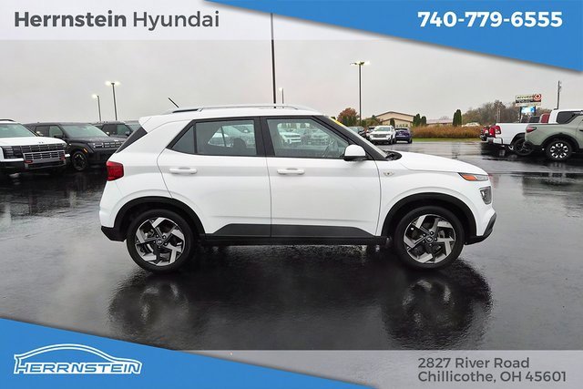 Used 2023 Hyundai Venue SEL image 29