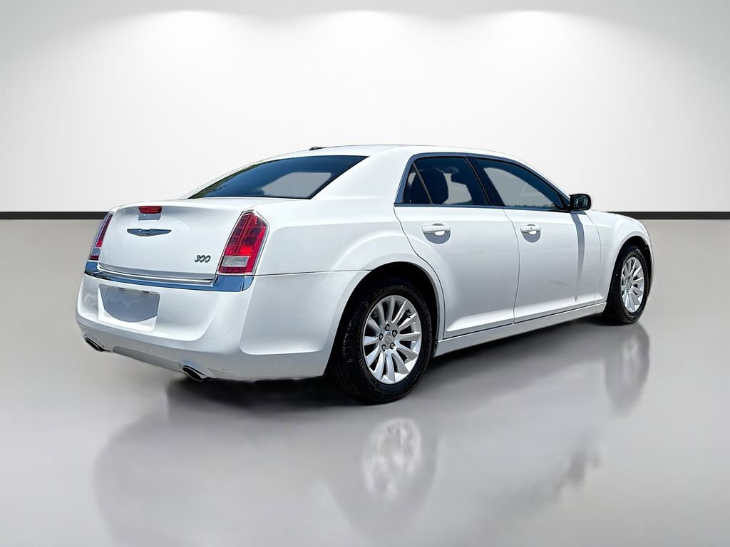 Used 2013 Chrysler 300 RWD image 3