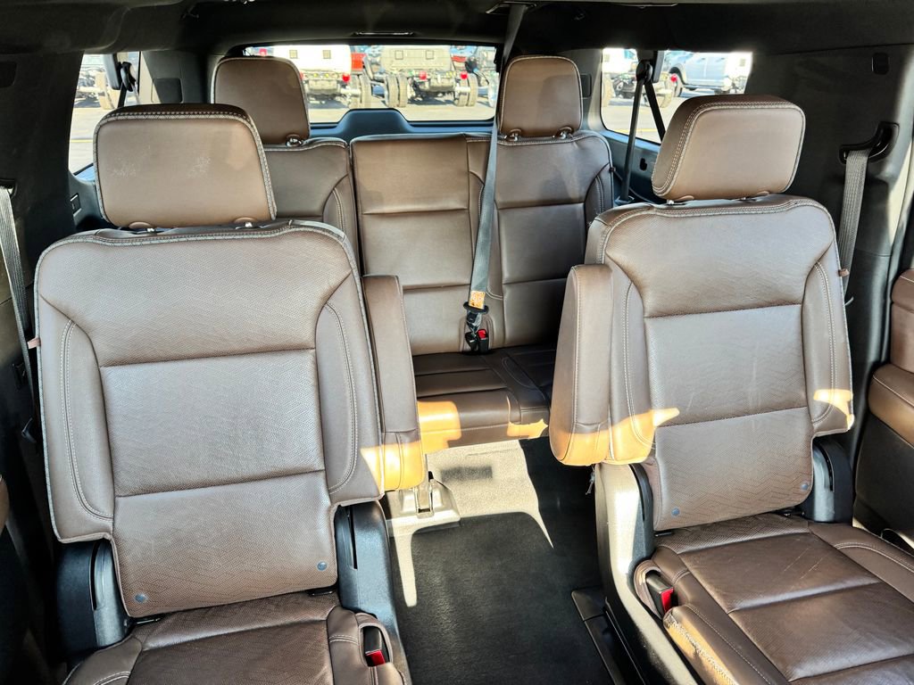 Used 2022 Chevrolet Suburban High Country AWD/4WD image 16
