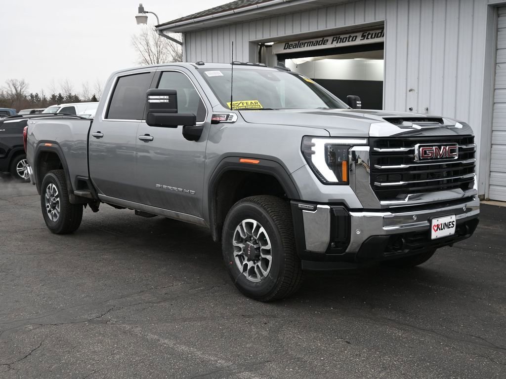 Used 2025 GMC Sierra 3500 SLE w/ SLE Value Package image 4