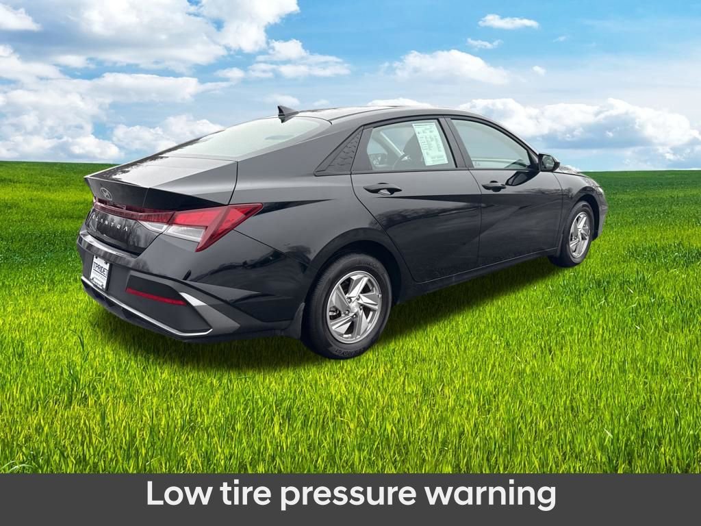 Used 2026 Hyundai Elantra SE image 6