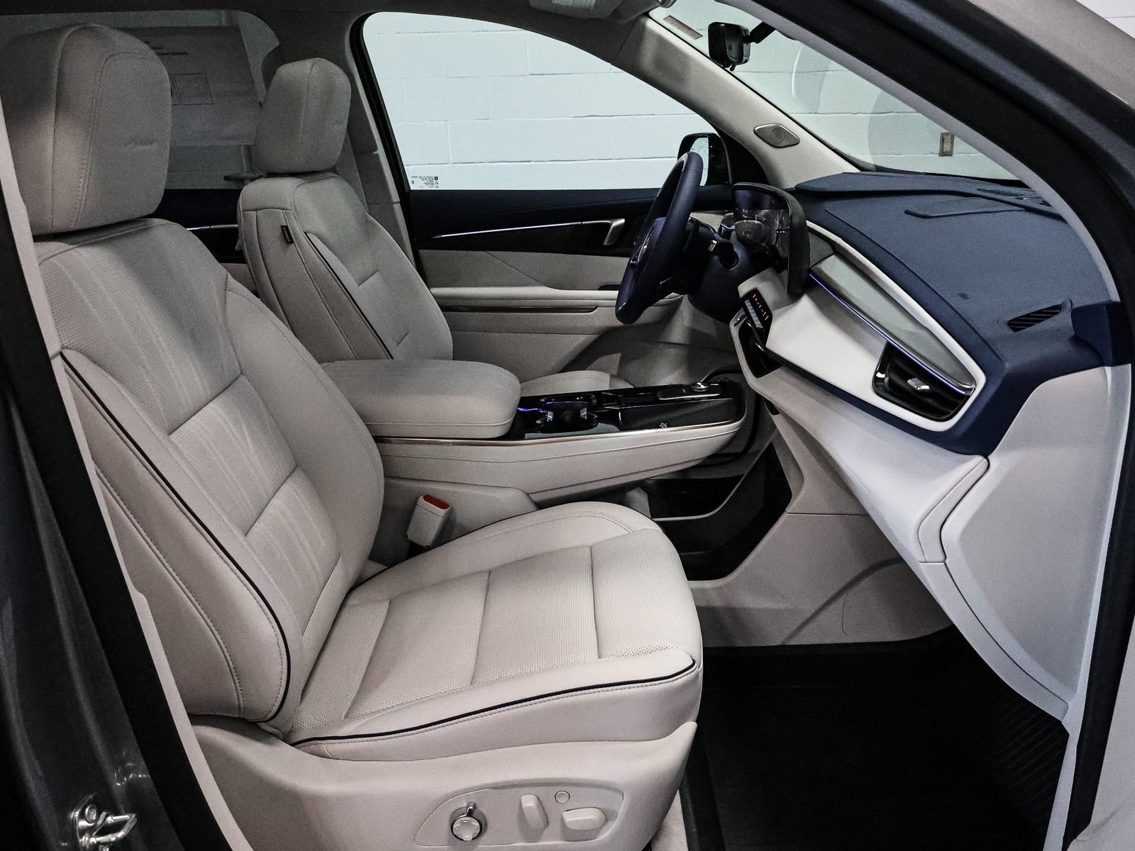 New 2026 Buick Enclave Avenir w/ Super Cruise Package AWD/4WD image 23