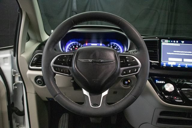 Used 2024 Chrysler Pacifica Touring-L FWD image 25