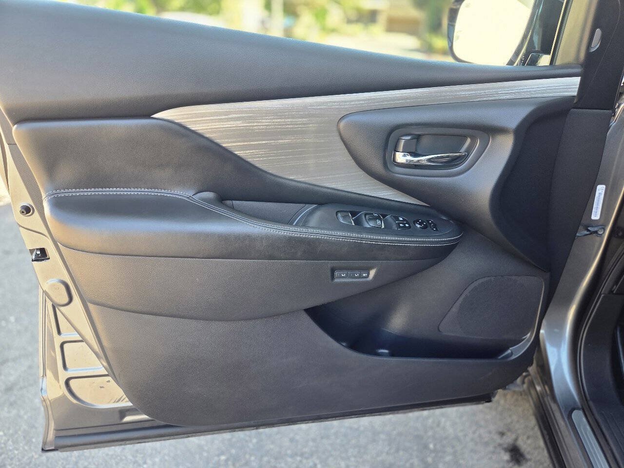 Used 2015 Nissan Murano Platinum w/ Platinum Technology Package FWD image 13