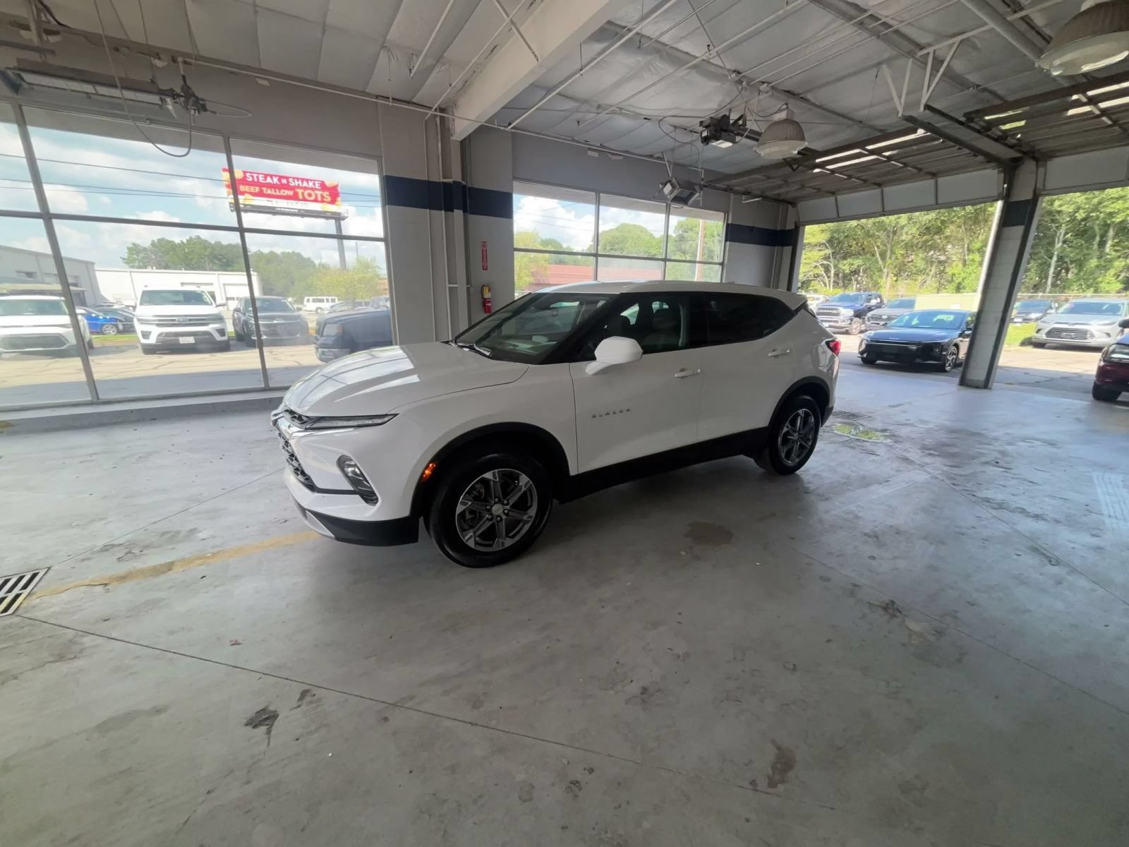 Used 2025 Chevrolet Blazer LT FWD image 7