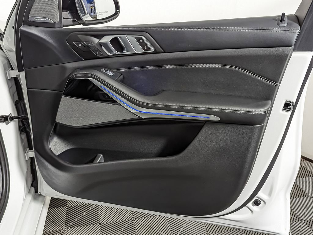 Certified 2025 BMW X7 M60i w/ Executive Package image 44