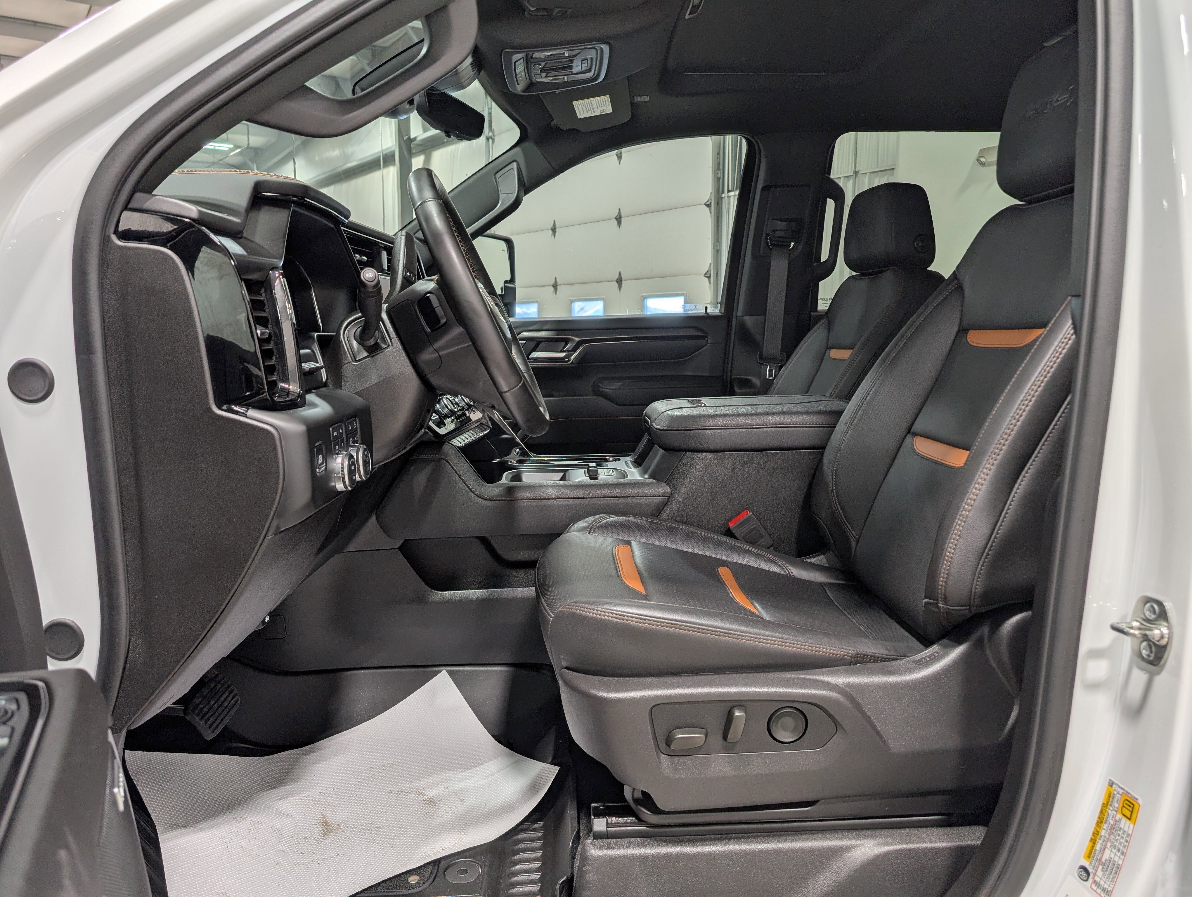 Used 2025 GMC Sierra 2500 AT4 w/ AT4 Premium Plus Package image 17