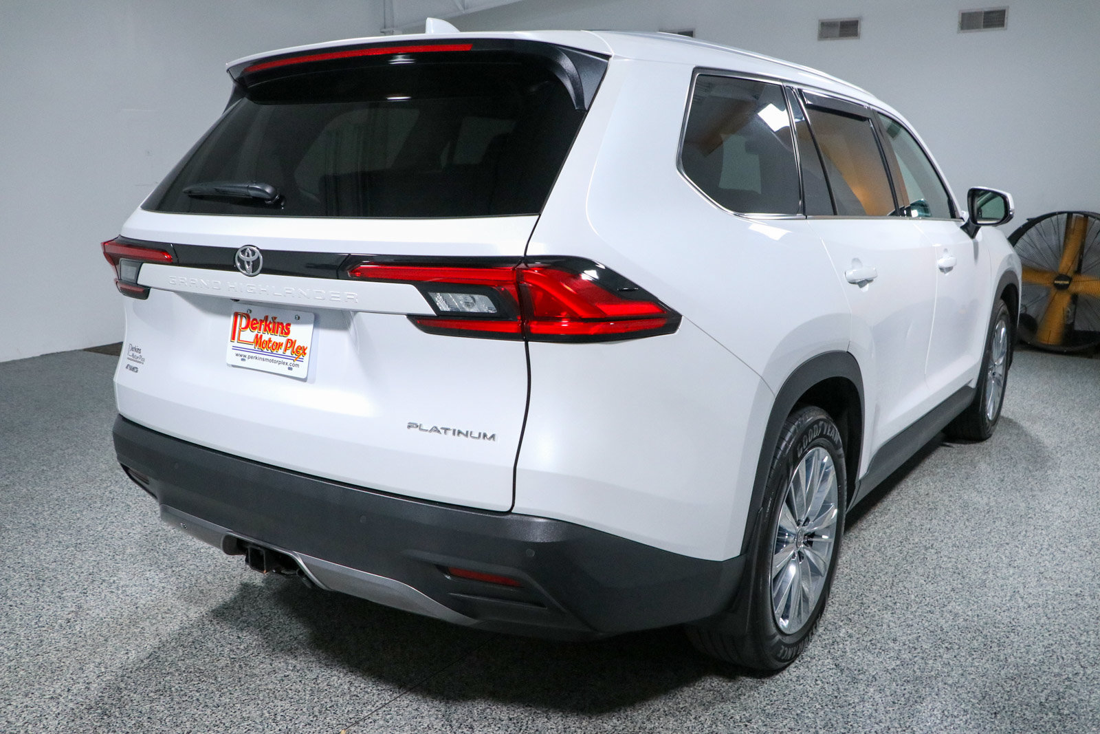 Used 2024 Toyota Grand Highlander AWD image 7
