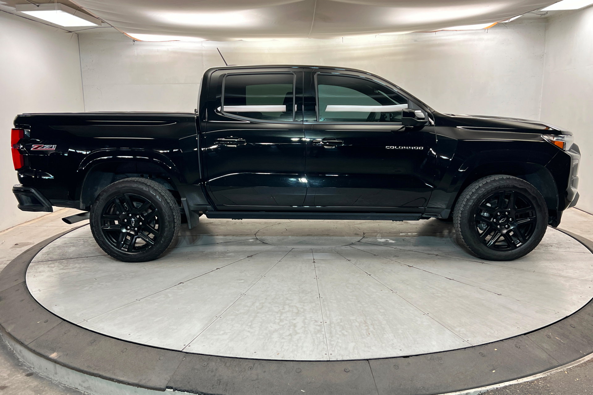 Used 2024 Chevrolet Colorado Z71 w/ Z71 Convenience Package 2 AWD/4WD image 7