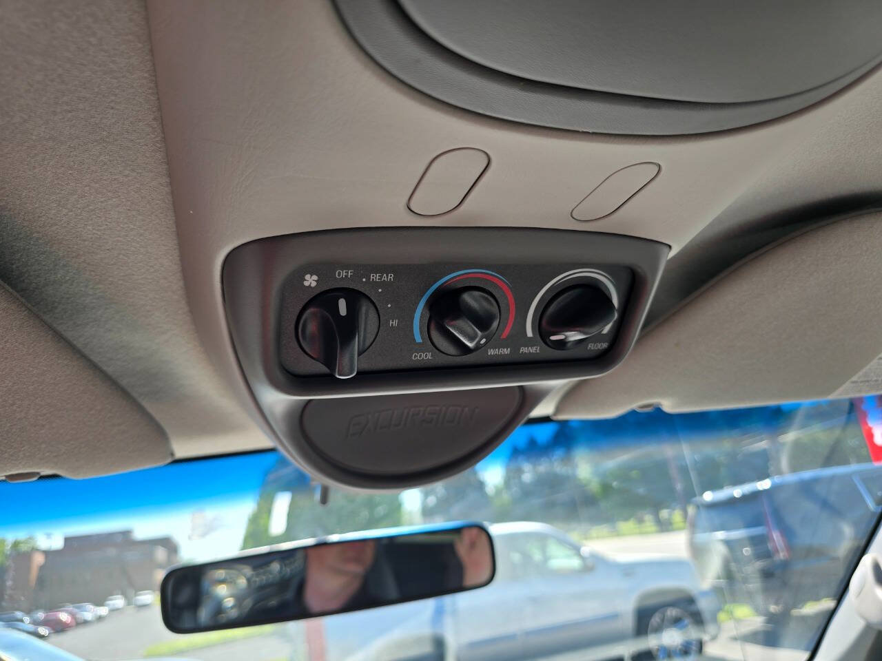 Used 2004 Ford Excursion XLT AWD/4WD image 21