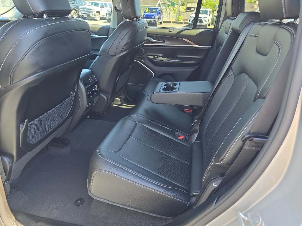 Used 2023 Jeep Grand Cherokee 30th Anniversary image 18