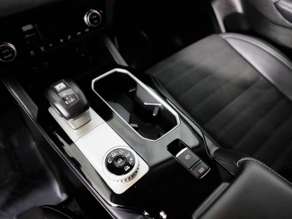 Used 2025 Mitsubishi Outlander SE image 29