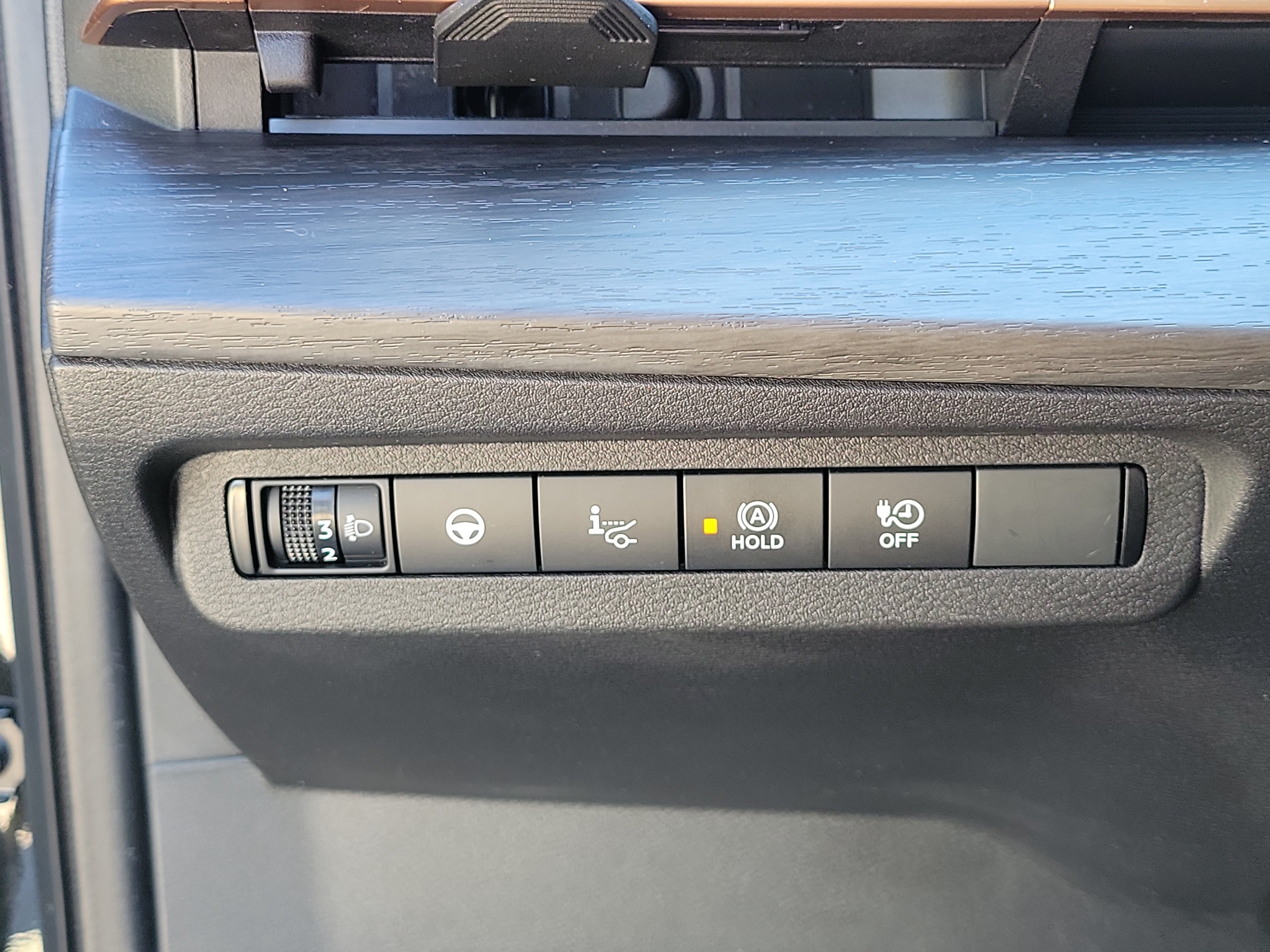 Certified 2025 Nissan Ariya AWD image 28