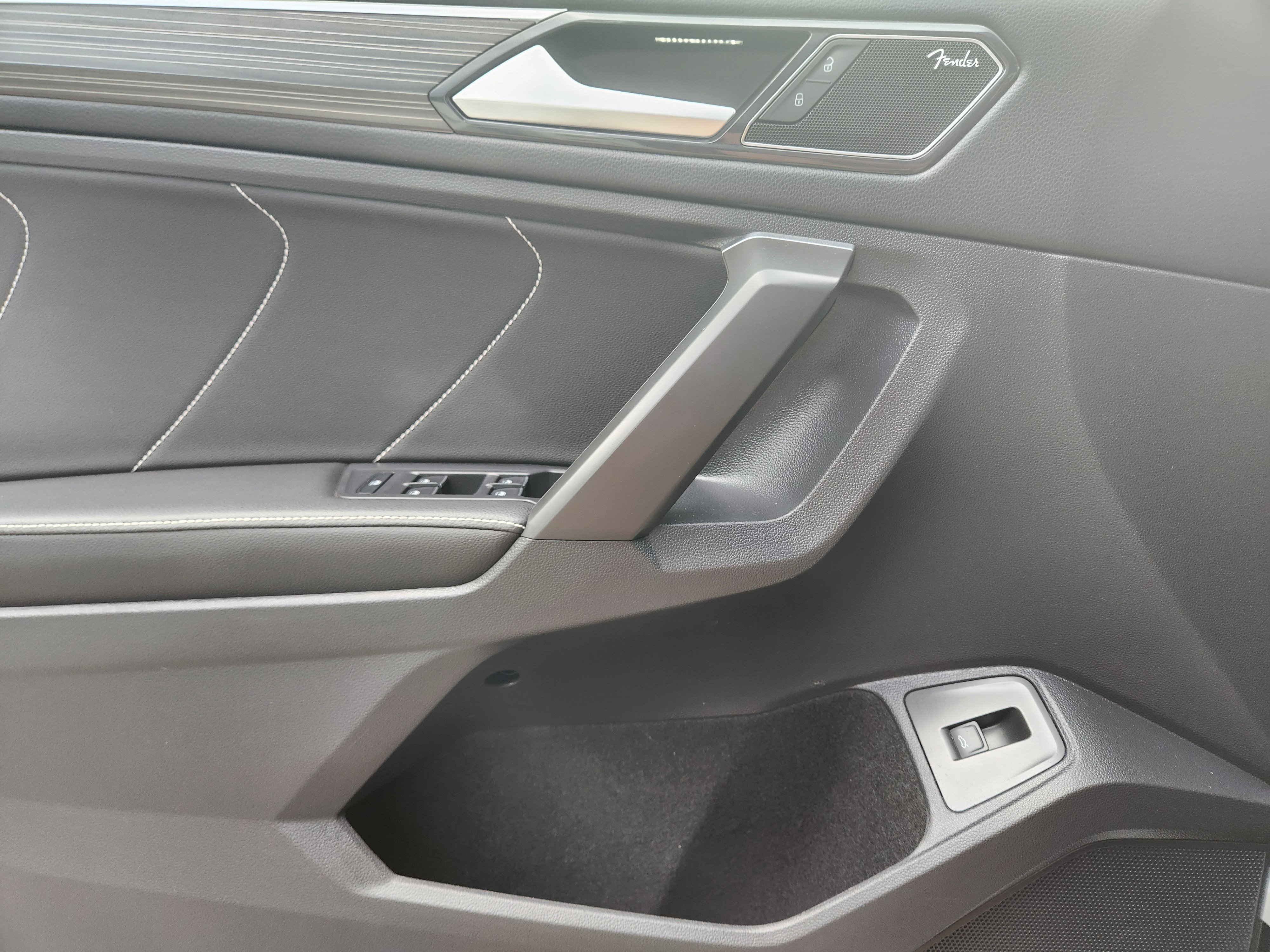 Certified 2022 Volkswagen Tiguan SEL R-Line image 17