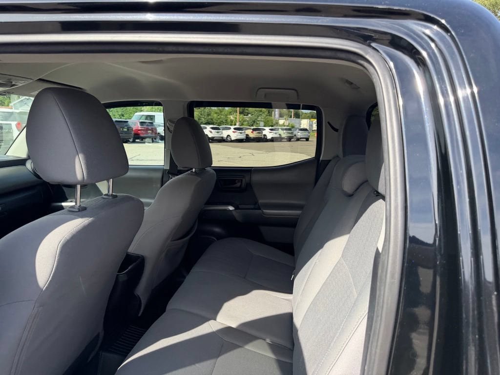Used 2018 Toyota Tacoma SR5 AWD/4WD image 11