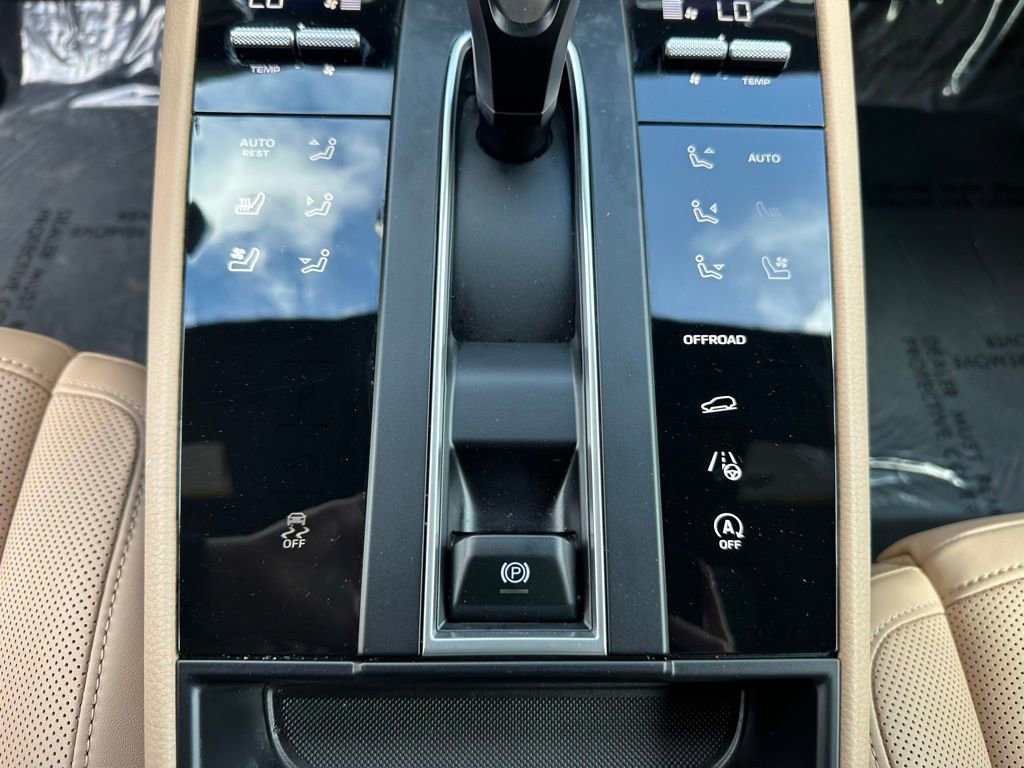 Certified 2026 Porsche Macan Turbo AWD/4WD image 26