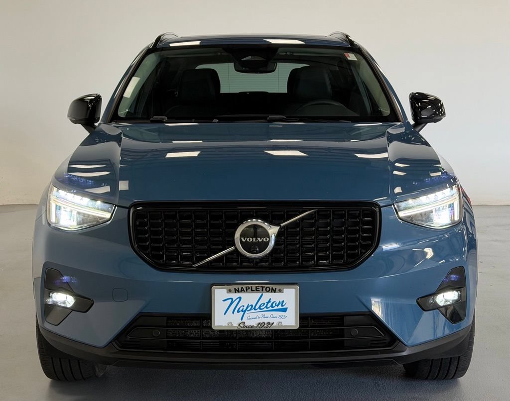 Used 2023 Volvo XC40 B5 Plus w/ Driver Assist Package AWD/4WD image 7