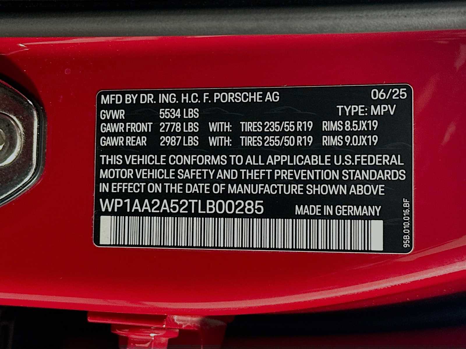 Certified 2026 Porsche Macan image 32