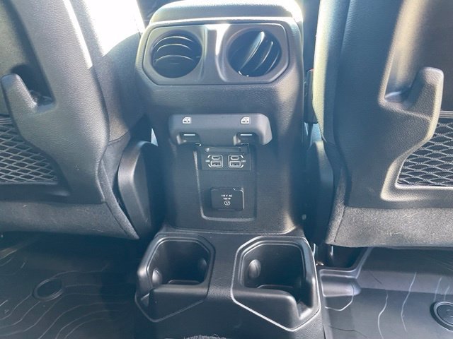 Used 2025 Jeep Wrangler Unlimited Rubicon w/ Convenience Group AWD/4WD image 31