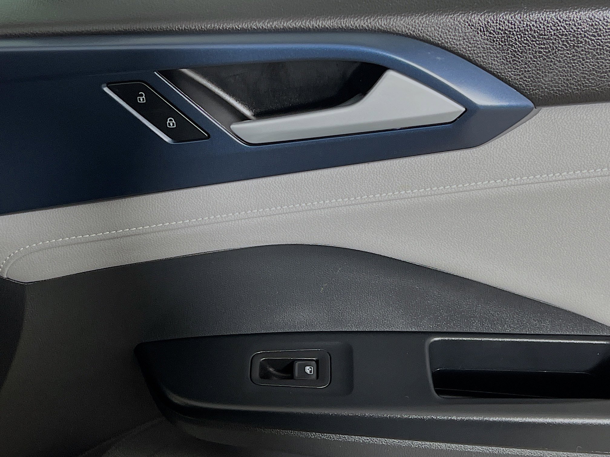 Used 2024 Volkswagen Taos SE image 32