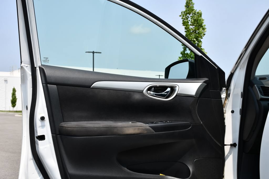 Used 2014 Nissan Sentra SR w/ Premium Package FWD image 14