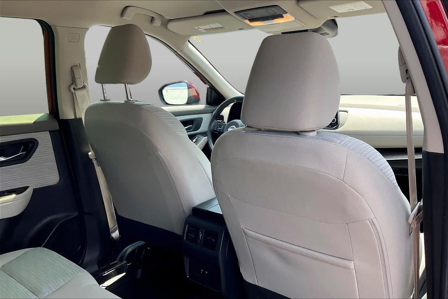 Used 2023 Nissan Rogue SV AWD/4WD image 19